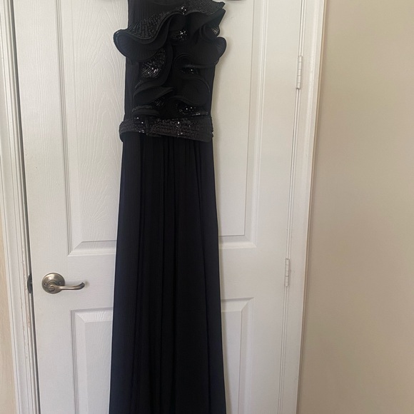 Stunning Badgley Mischka black pleated sequin ruffle gown. Worn once. - Picture 9 of 12